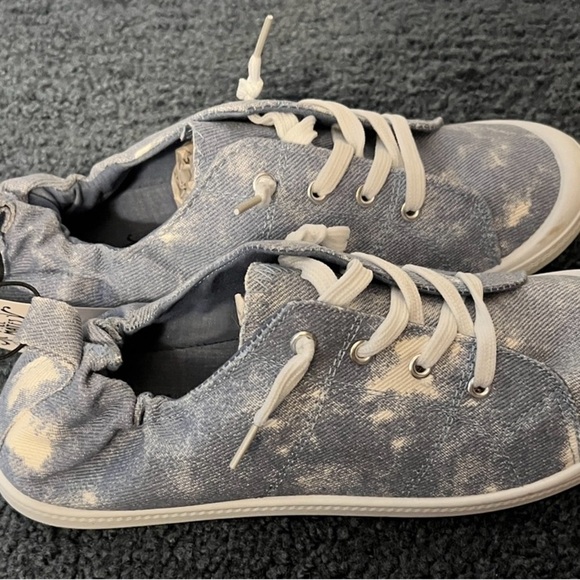 Sole Mates Ladies Sneakers (New) Size 7/8 denim color - Picture 2 of 2